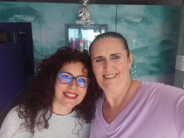 ✨ Hay tratamientos que no solo se notan… también se sienten. ✨
Cuidarte no es solo cuestión de estética, es volver a mirarte y sentirte bien contigo misma 💜
Hoy quiero enseñarte el resultado de combinar: 🌸 Tratamiento reafirmante corporal
🌸 Tratamiento antiedad
Una combinación perfecta para ayudar a mejorar la apariencia de la piel, aportar firmeza y potenciar ese efecto de piel más cuidada, luminosa y bonita ✨
Porque cuando empiezas a cuidarte por ti, todo cambia 💫
#CuidadoPersonal #PielBonita #Bienestar #TratamientoCorporal #Antiedad RutinaDeBelleza