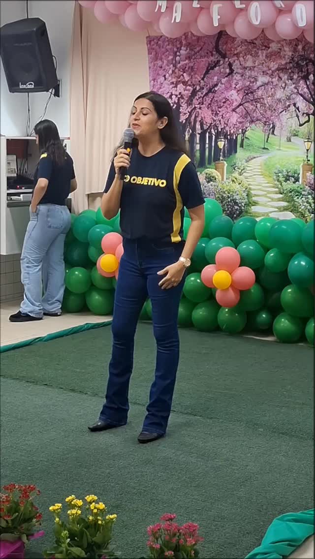 Com muito carinho, os alunos prepararam uma homenagem especial, cheia de amor, gratidão e momentos emocionantes. Cada sorriso, abraço e apresentação tornou esse dia ainda mais bonito.
Agradecemos a presença de todas as famílias que compartilharam conosco essa celebração tão especial. 🌷✨