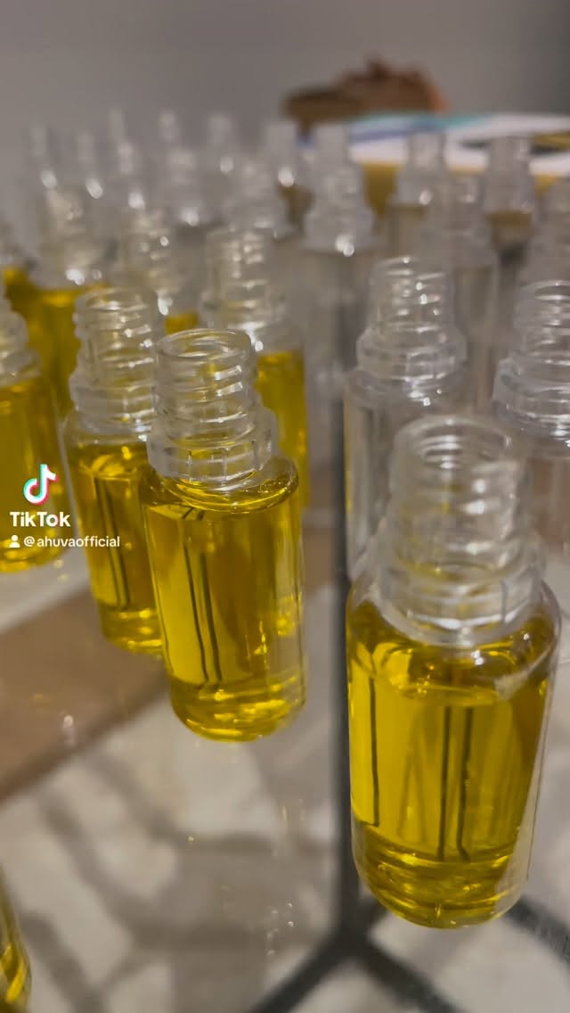 Your hair and skin have been trying to tell you something.
Listen to them.
Ahuva is the answer they’ve been crying out for!!! Crafted with intention & made with love.
Because you're loved; Shop Ahuva. 🤍
#Ahuva #BeautyWithPurpose #NaturalSkincare #OrganicHairCare #ConsciousBeauty