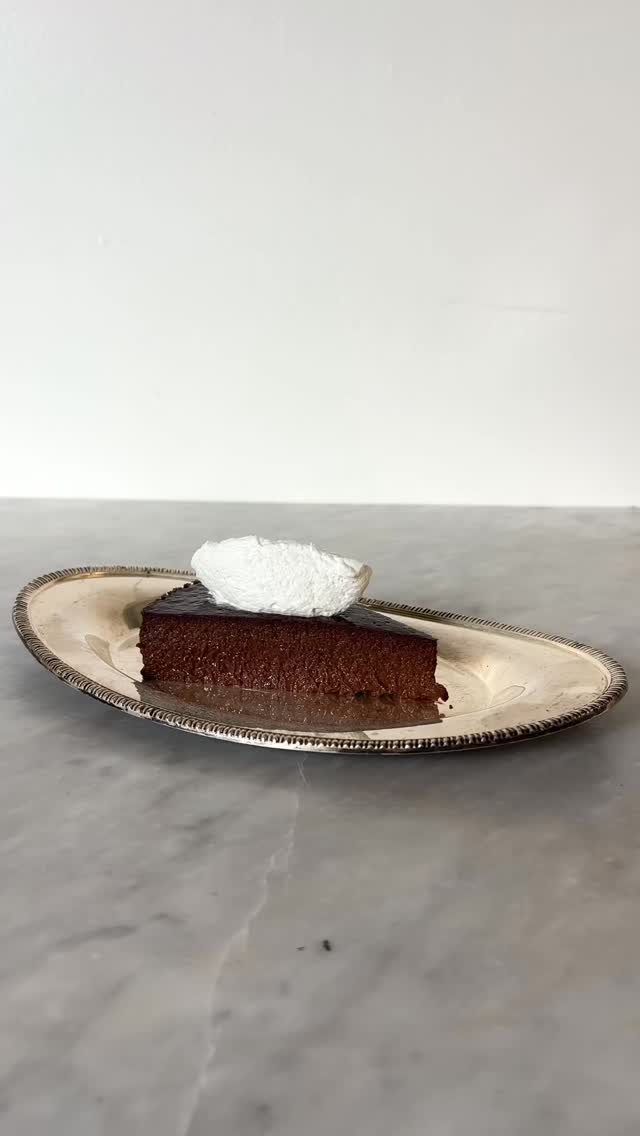 Recipe on my substack and on my previous post!
#chocolatecake #recipe #desserttable #cucinaitaliana