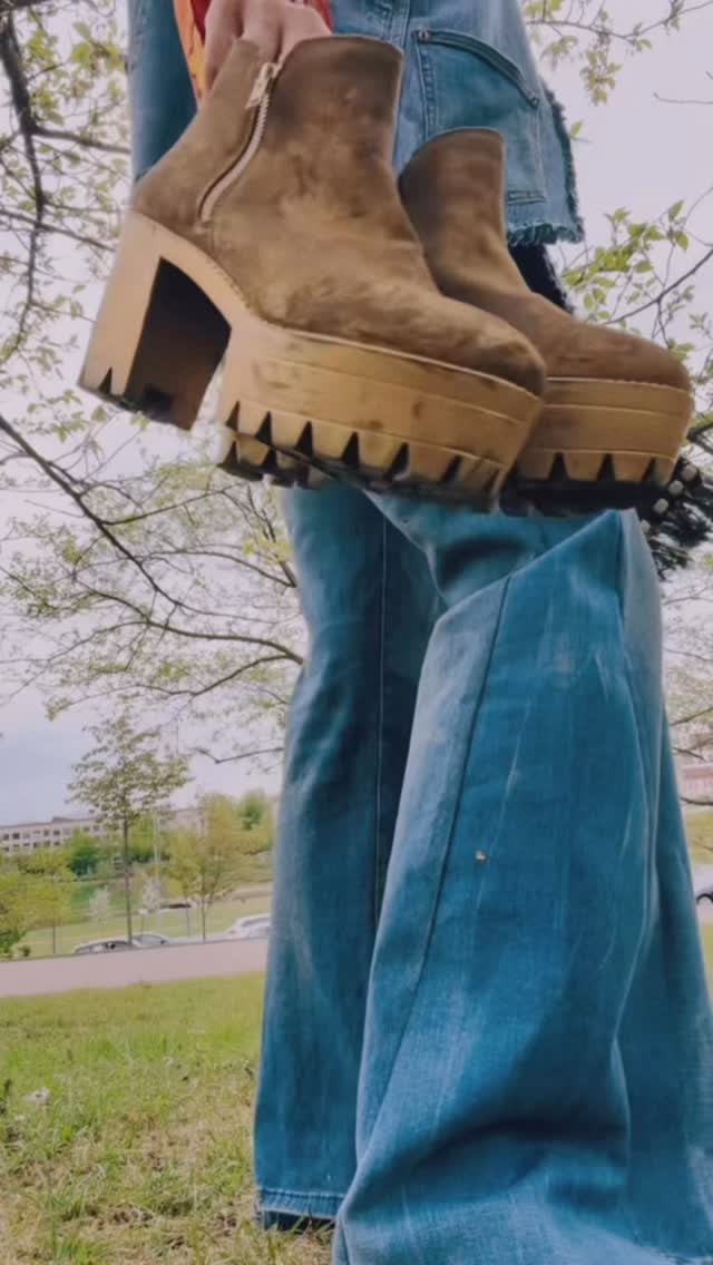 Atrask savo hipio alter ego įvaizdį.✌️
Ryškūs aksesuarai, gėlių raštai ir plačios kelnės - detalės , kurios kuria spalvingą ir išskirtinį stilių. 🌈