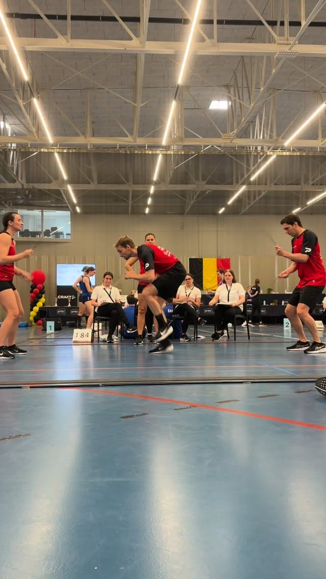 Onze speedkanonnen van de 16+ mixed en jongensteams knalden naar 3 Belgische titels op het BK 🚀
19+ mixed
🥈 SR speed: Lara, Jelle V, Julie, Jelle D
🥇 Dubbels: Mirte, Jelle V
🥈 DD speed relay: Jens, Joyce, Jilka, Kasper
5️⃣ DD speed relay: Elias, Jelle D, Océanie, Lise
5️⃣ DD speed sprint: Elias, Océanie, Lise
19+ jongens
🥈 SR speed: Kobe, Elias, Keanu, Dario.
🥇 Dubbels: Elias, Kobe
🥉 Dubbels: Jelle D, Keanu
🥇 DD speed relay: Flor, Kobe, Jelle V, Keanu
🥈 DD speed sprint: Flor, Keanu, Kobe
16-18 mixed
5️⃣ Dubbels: Stan, Luna
#cosropeskippers #jumprope #ropeskipping #speed #doubledutch