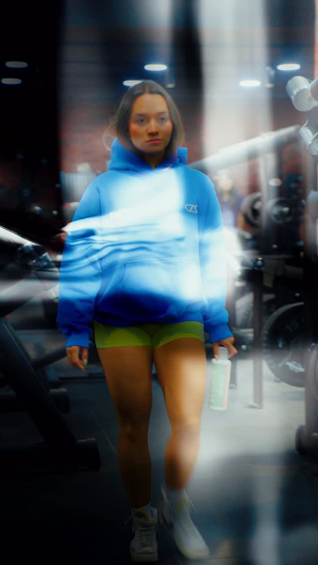 Entrenar no siempre es fácil, pero cada día suma. ⚡
Poco a poco se construyen los resultados, la disciplina y la confianza.
Solo enfócate en seguir mejorando, una repetición a la vez. 🖤
📍 @thewarehousepty
✨ @valenpestana
🎬 @resolvestudiopa