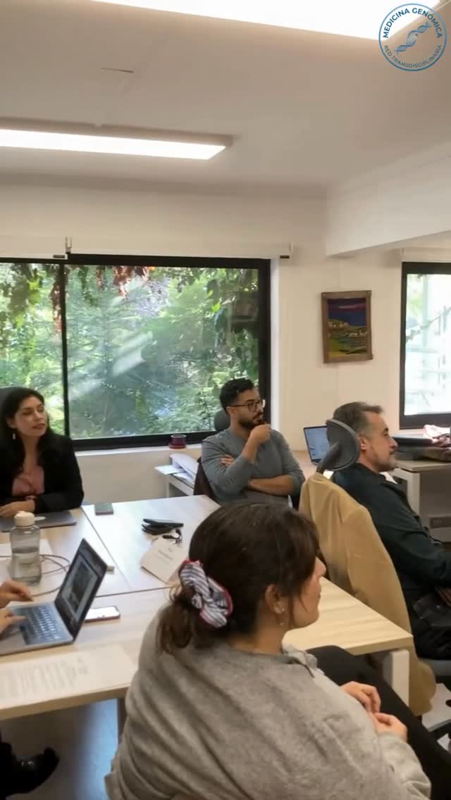 Así vivimos la primera jornada presencial de la Red MedGeno, el espacio donde la academia, el sector público, privado y las agrupaciones de pacientes nos unimos con un rol claro: articular el ecosistema para que la medicina genómica sea una realidad eficiente, segura y equitativa en nuestro país. 🏥🇨🇱
Agradecemos a todos los investigadores y profesionales de la salud que nos acompañaron de manera presencial y remota, y el apoyo de nuestros colaboradores: @medicinauchile | @vid_uchile | @cecan_chile | @hospitalclinicouchile @sochigen | @sochipe_iv | @inta_uchile | @fundacioncancervida | @fecher.cl | @clinicabupasantiago | @clinicameds | @clinicaalemanadesantiago | @bklab_chile
También queremos dar un agradecimiento especial a @sustentabilidaduchile por facilitarnos el espacio y hacer posible la realización de este encuentro. 🏢🌱
¡Esto es solo el comienzo de un gran cambio!.
Coméntanos ¿qué opinas de esta iniciativa?
Contáctanos en nuestra página web: www.redmedgeno.org
Siguenos en LinkedIn como Red inter y transdisciplinaria de medicina genómica
#redmedgeno #medicinagenomica