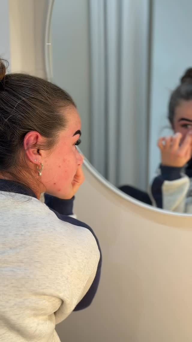 A little brow freshen up and glam lashes to brighten up the dull winter weather: says our beautiful Chloe!
Book yours today via the link in our bio!
📍Shop 5 / 108 maroubra road. Maroubra.
#candid #SelfCare #winterglowup #lashesandbrows #foyyou