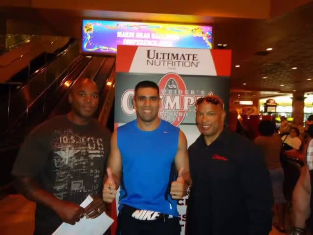 Pequeño #tbt con algunos chicos.. del Fisicoculturismo que tuve el honor y placar de conocer! Haya por los años 2011 #bodybuilding #culturismo #fitness #mrolympia2011 @philheath @dominicandominator @thebranchwarren @shawnrayifbbpro @flex.wheeler9