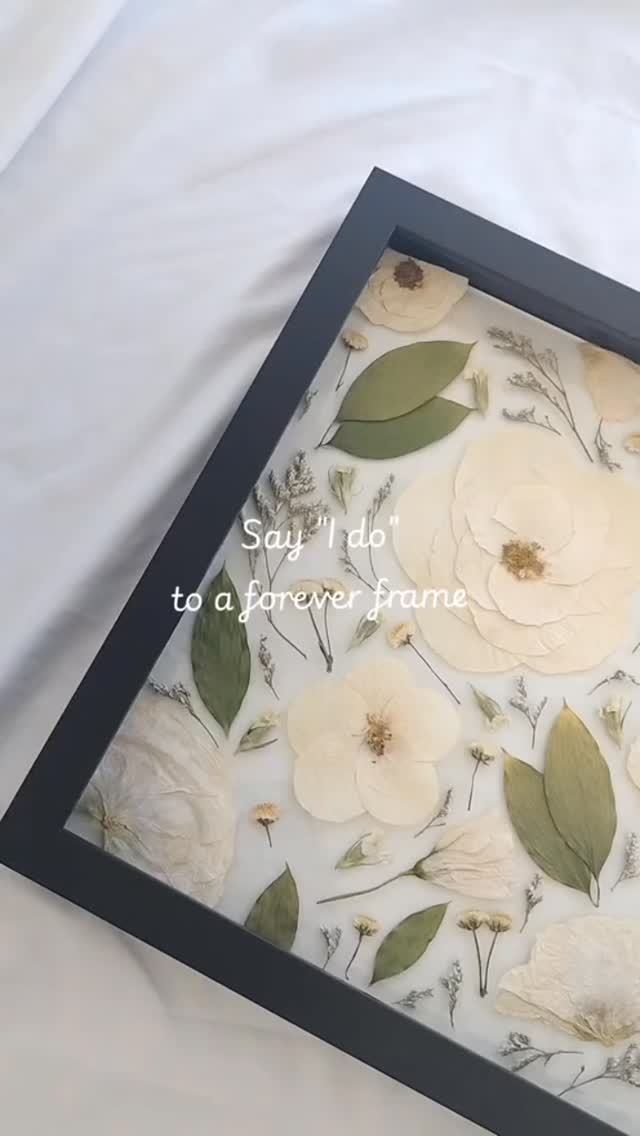 🤍 Forever and ever 🤍
A little part of one of the biggest days of your life, forever in a frame
#bouquetpreservation #pressedflowerart #pressedflowerframe #weddingflorals #forever