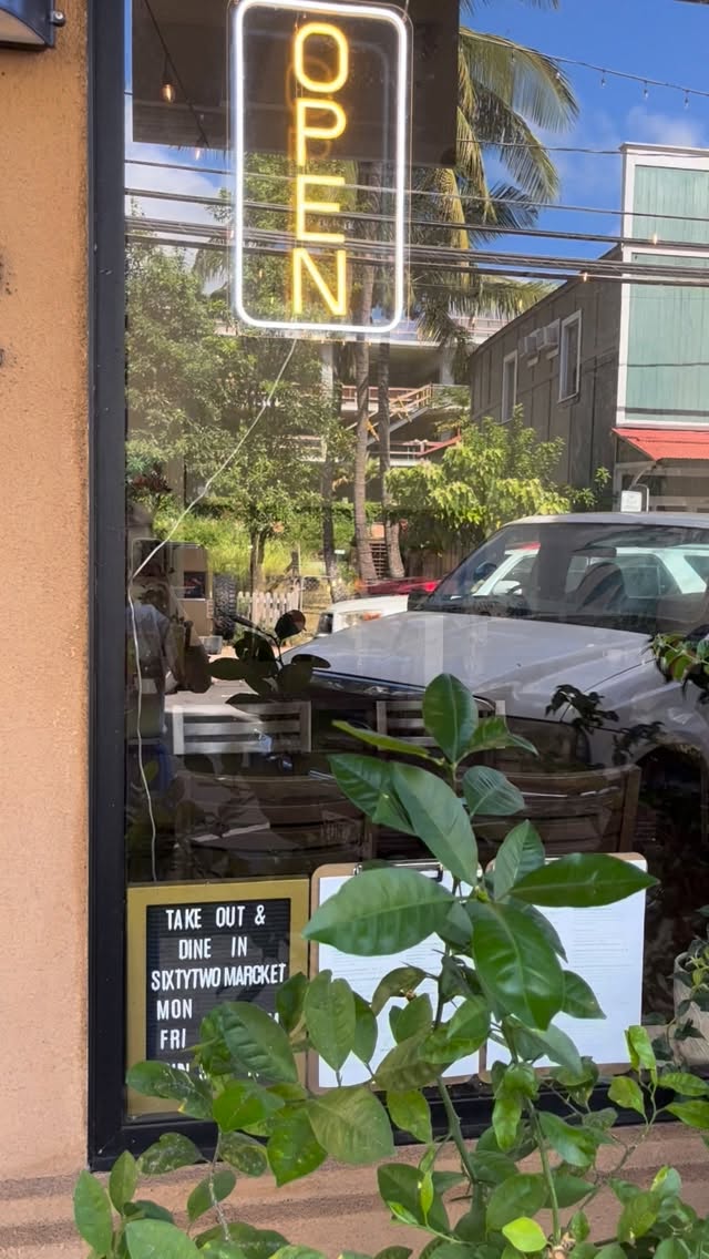 Enjoy the sunshine while on Maui ☀️
Al fresco dining with sunshine, tropical plants, and great food
.
.
.
#sixtytwomarcket #sixtytwomarcketwailuku #mauieats #mauibrunch