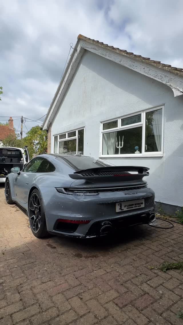 Porsche 911 getting pre wash before the contact stage! ✨☀️
——————————————
📞07394 082896
📩lpluxurydetailing@hotmail.com
💻https://www.lpluxurydetailing.co.uk
📍Bucks, Beds, Herts, Oxsf
#detailing #valeting #luxury #lpluxurydetailing #porsche911