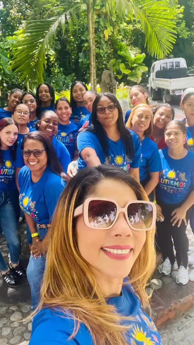 🧠Neuroeducación en acción!
Los participantes de nuestro Diplomado en Autismo disfrutaron de una enriquecedora experiencia práctica y vivencial en el Jardín Botánico, explorando cómo los entornos naturales favorecen el aprendizaje, la atención y el desarrollo integral.
Una jornada que permitió junto a @apelrd conectar la teoría con la práctica, fortaleciendo competencias para una intervención más significativa y efectiva.
#DiplomadoEnAutismo #Neuroeducación #ISPE #EducaciónInclusiva #AprendizajeVivencial