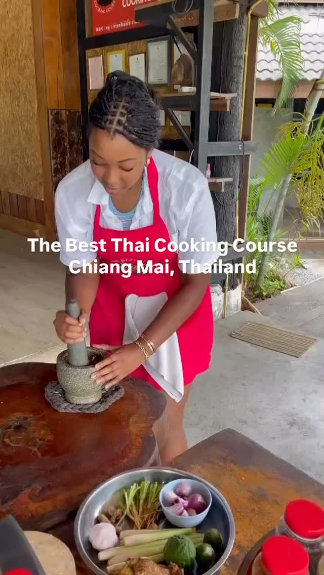 Curry paste making from fresh ingredients 👌
#chiangmai #cooking #thai #thaicookingcourse #activities