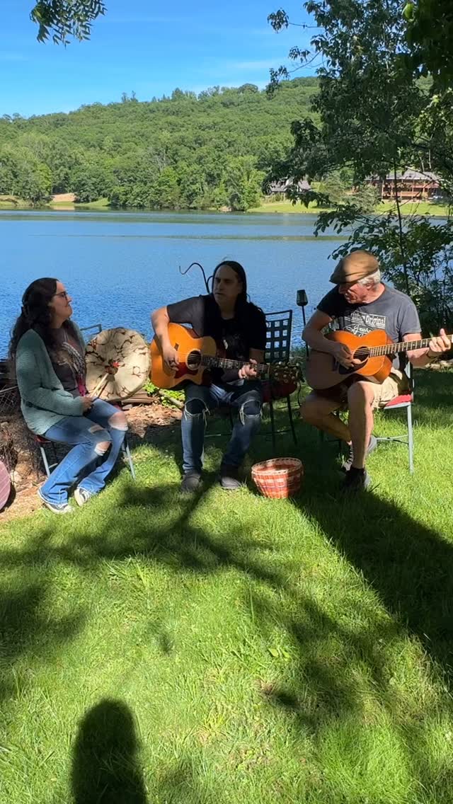 “SUNNY SUNDAY” spontaneous one take jam with my Georgia friends, Alex & Brandy Castillo, who dropped by on while on tour. We met at Faith Harvest Church in Savannah 20 years ago when Alex was leading worship …. I’m kind of a spiritual grandpa to them, so the love is deep when we get together. They have an amazing ministry to indigenous First Nations people. Check out their website worshiprebels.com. #jesusmusic #jesusmovement #worshiprebels