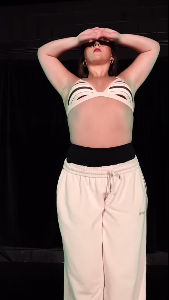 DANCE
🧠 @sydneymosss
🎶 dance by @leonelse
Loved this combo soooo much!!!!
🎥 @sayyoproduction
@stayengaged_ 🧡🧡
#dance #music #dancer #combo #viral