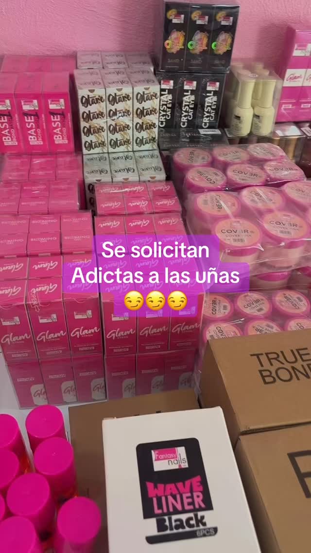 Mija vente pa’ ca!
Compra conmigo
😌😌😌
#nailsaddict #fantasynails #todoparauñas #cdmx #mayoreouñas