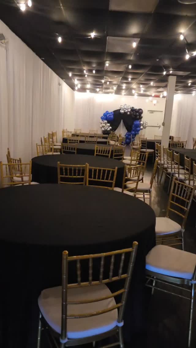 100 seat layout with lights off. See the space at our next open house or schedule your viewing at 945.343.3124
Learn more at www.ujimasocials.com
#dallasevents #eventvenue #eventspace