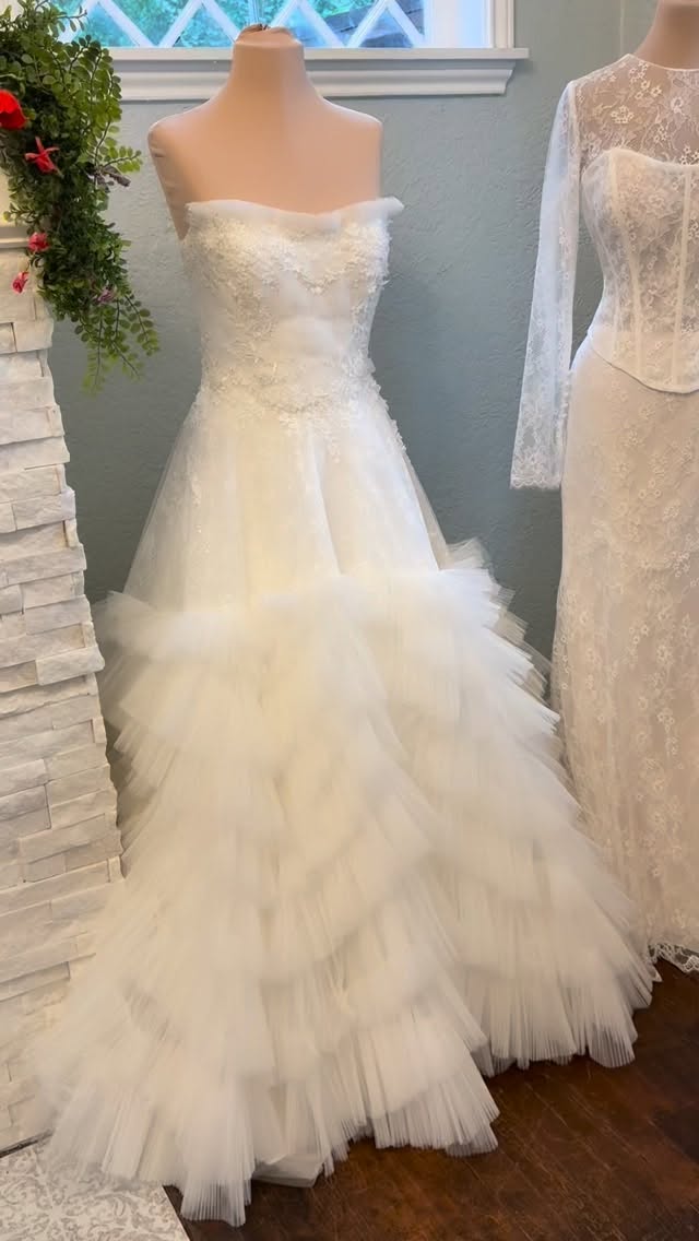 New arrivals just hit the floor and honestly… these gowns are GOOD. ✨
Think modern details, flattering fits, and designer dresses without the designer price tags! Plus you get to take your dress home the same day🤍
Come play dress up with the MGR girls this week before your favorite gets claimed 👰♀️✨
