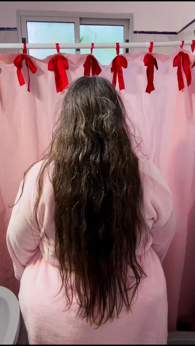 ⚠️Contenido libre de IA
Si, ese es mi pelo real luego de dormir en el sillón sin mi funda de satén. Mi cara también 🤭
Si vos amaneces igual, no necesitas miles de productos, cambia la funda por una de de Satén de calidad premium de MODERNA🍓y vas a notar la diferencia en el primer uso.
Todas las fundas que encuentras en MODERNA🍓 al igual que todos los artículos en satén son calidad premium ✨
#haircare #frizz #cabelloesponjado