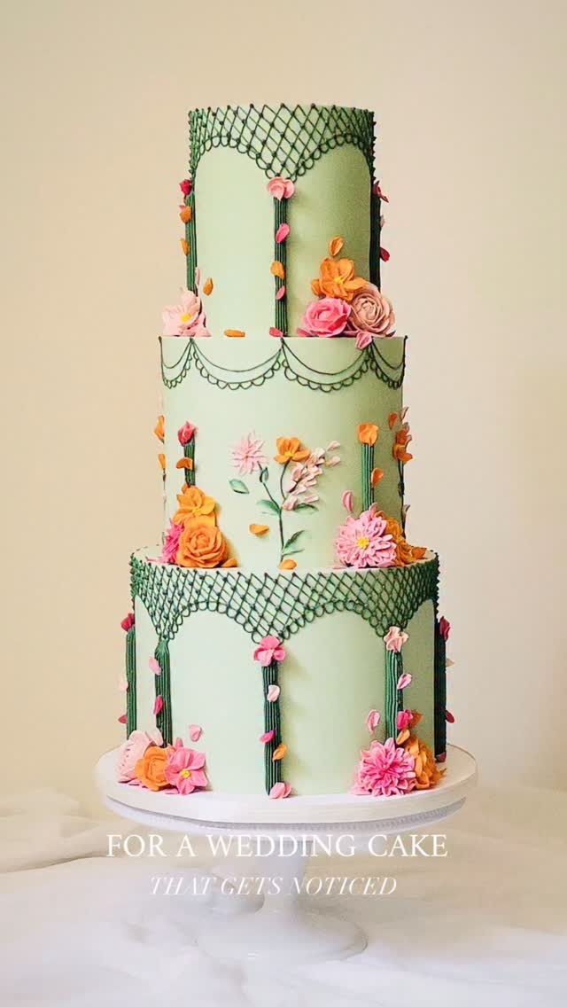 Toronto & GTA couples! If you are looking for a wedding cake this season, head to the link in my bio. Fill out an inquiry form and I will get back to discuss next steps, including a detailed quote and cake tasting info!
#torontoweddings #torontoweddingcakes #weddingcakes #weddingplanning #floralcake