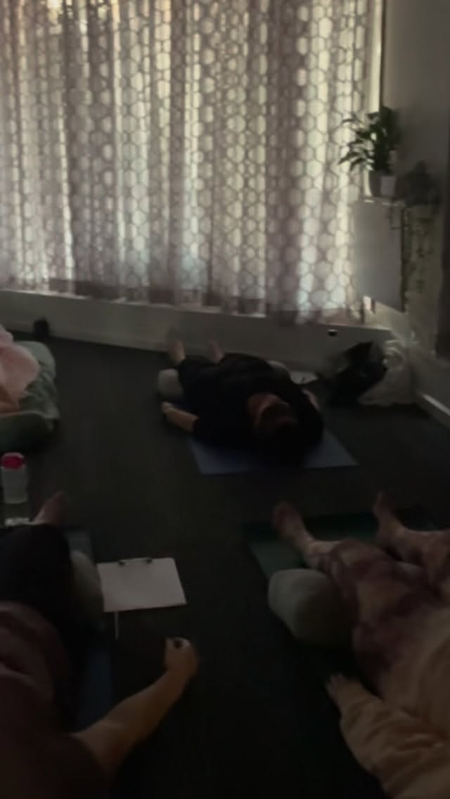 Most of us haven’t properly slowed down in a very long time.
By this part of the session, many people are experiencing a level of calm they haven’t felt in years.
#inwardshift #themiddleofeverywhere #whatsongippsland