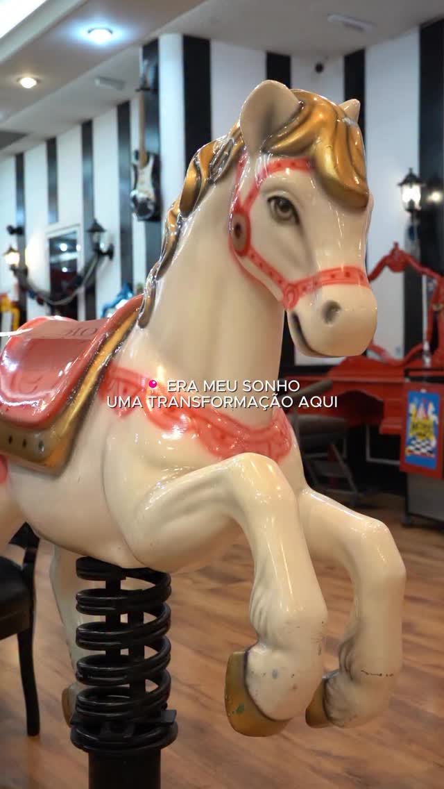 O sinal que você precisava para transformar esse áudio na sua realidade acabou de aparecer! 🌝✨
Aqui no Circus amamos participar da sua mudança de visual ♥️ Nossa equipe está pronta para dar vida ao corte, a barba, ao design de sobrancelha ou a cor que você sempre quis.
Qual serviço do Circus é o seu maior sonho de consumo? Conta aqui embaixo! 🎪
#circushair #salaodebeleza #transformaçao #cortedecabelo #cabelocolorido