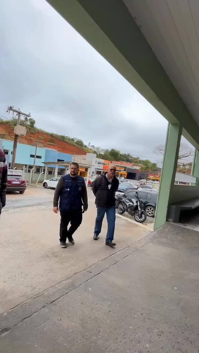 Recebemos a visita dos representantes do Ministério da Saúde, Jaderson Braga juntamente com o Diretor de Especialidades Adail Rollo, em um importante momento de diálogo e fortalecimento da saúde em nossa região. 🤝🏥
Encontros como este reforçam a importância da união entre diferentes esferas para ampliar oportunidades, fortalecer atendimentos e buscar melhorias contínuas para a nossa população.
Seguimos trabalhando com compromisso, responsabilidade e dedicação em prol de uma saúde cada vez mais eficiente e acessível para todos. 💙
#hospitaldeapiai #saude #apiai