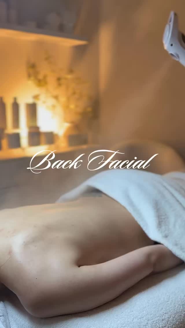 Treat your back like your face✨
Featuring the perfect duo: @lemieux Hungarian Enzyme Mask + O2 Calming Gel.
This combination helps gently exfoliate, calm irritation, hydrate, and leave your skin feeling refreshed, smooth, and glowing.
Website🔗www.ricozybeauty.com
Contact 📩 info@ricozybeauty.com
Location📍300 E Colorado Blvd, Unit 241, Studio 409,
Pasadena CA 91101 @salonrepublic
#skincare #facial #backfacial #lemieux #esthetician