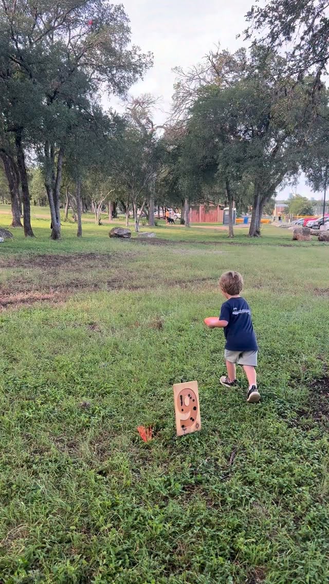 What a blast! Thanks to Friends of Garrison Park, @centex_dga and @austinparksfdn for putting on this awesome pop-up Disc Golf event in South Austin. There’s one more chance to play on June 3 from 5pm to 7:30pm. Bring the whole family!
#discgolf