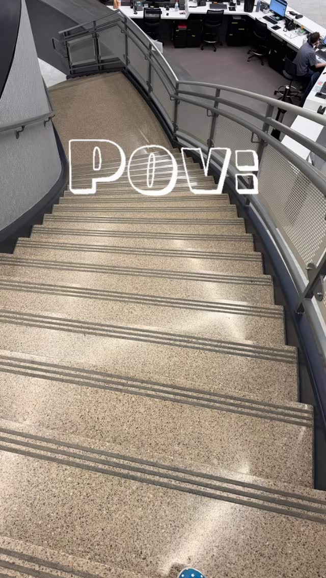POV: you thought squeezing in a quick leg day workout was a good idea
I don’t usually train a traditional bro-style leg day split.
I normally pair:
✨ upper body pull + glutes & hammies
✨ upper body push + quads/squats
✨ then I repeat that for a 4-day split or just add a 3rd full body day
So I rarely get the full baby deer legs experience 🦌
Today I had some time in between clients…my upper body was wrecked but my legs were fresh, so I figured…why not?
Fast forward 45 minutes later:
Me confidently heading downstairs to meet my next client ➡️ immediately grabbing the handrail for survival because my legs were rubbery noodles 💀
Nothing humbles you faster than stairs after a leg day.