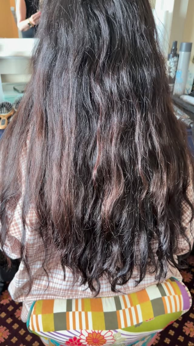 Bridesmaid’s half-up glam for gorgeous Nil today (booking through Barnet and Boatrace) in sunny Bridport for Vicki’s late spring wedding ✨🤍
Hair by me @brides_by_nikki
Venue @thebridportarmswestbay
@barnetandboatrace
#bridalhair #weddinghair #weddinghairinspo #halfup #bridesmaidshair
