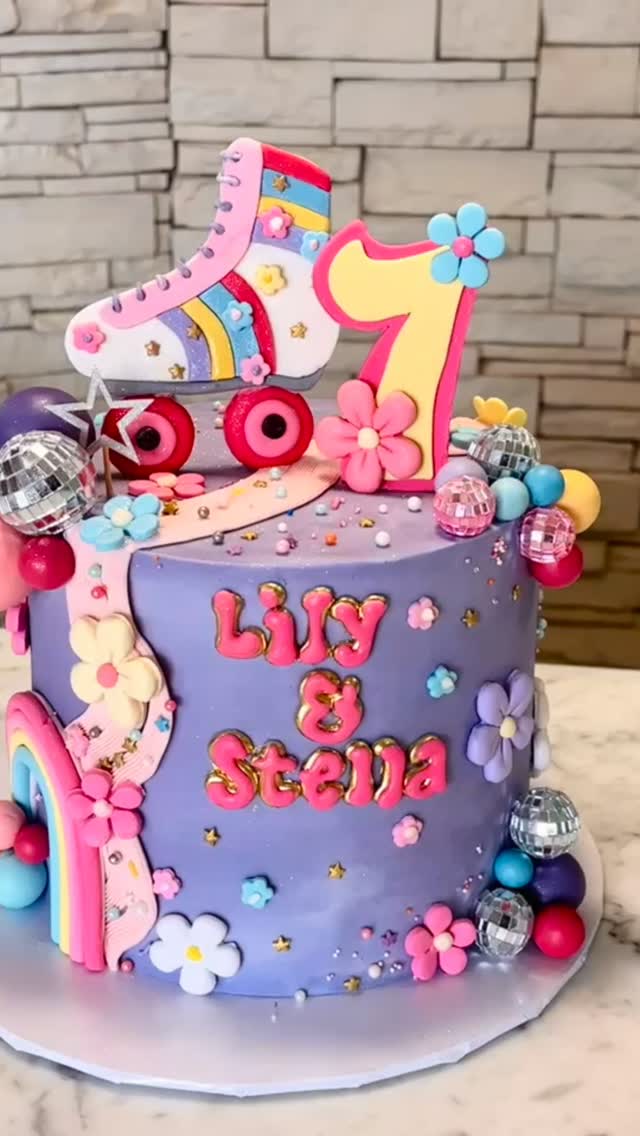 Every rollerskating girls dream!
##rollerskatingcake #rollerskatesparty #sugarraysbakeshop