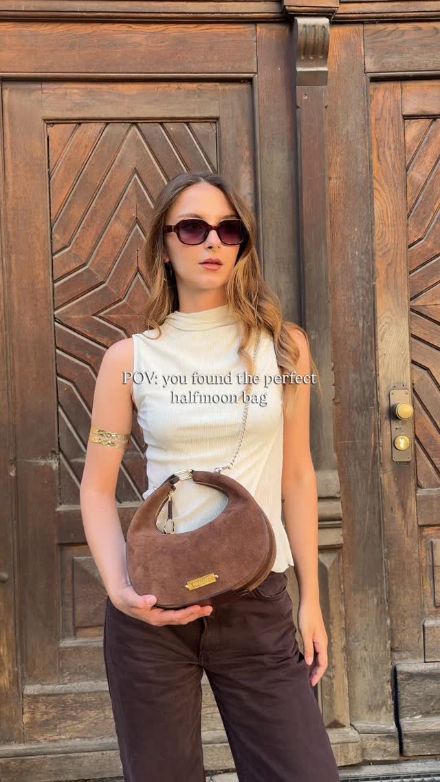 Deine Must-Have Tasche 🤎🖤
Designer Qualität und du unterstützt eine kleine Brand, die Viel Zeit, Mühe und Leidenschaft investiert, bis die Tasche auf dem Markt ist. Nur bei uns erhältlich.
#equestrianstyle#handtaschenliebe#pferdemädchen#equestrianlifestyle
