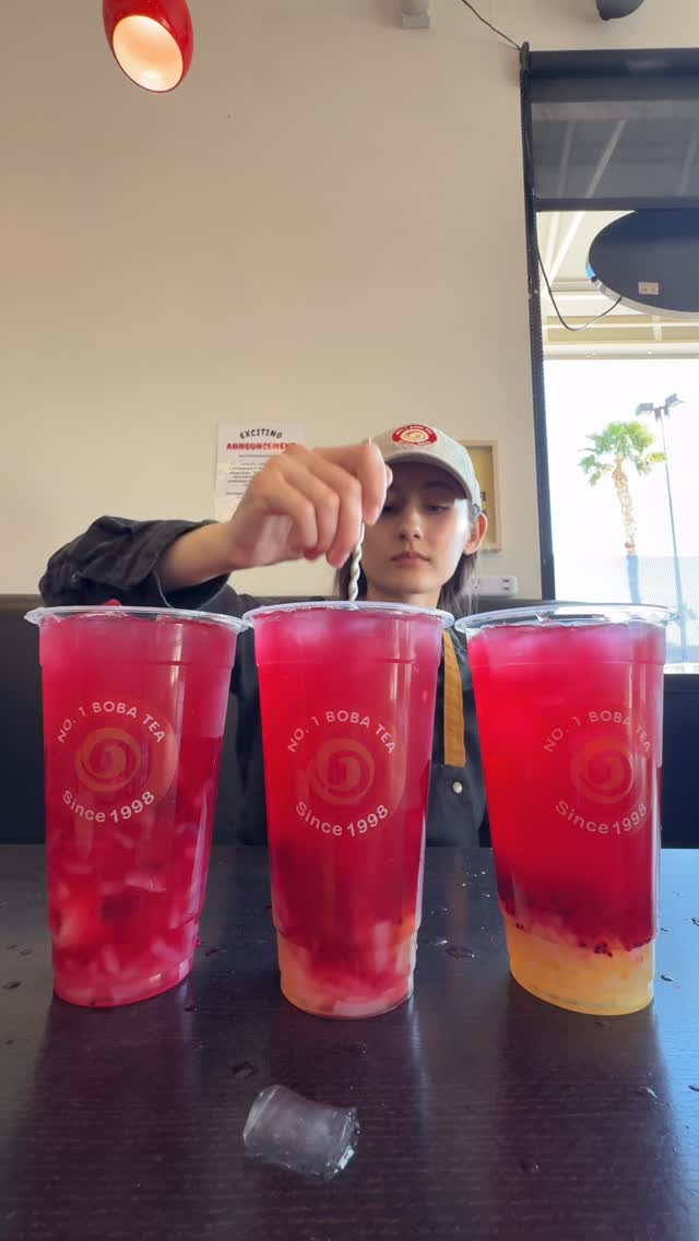 Making 3 Large Lychee Dragon Green Teas with Lychee Jelly without trending audio…and when we say large, we mean a 32oz LARGE! ❤️🍹
#no1bobatea #vegasboba #texasboba #bobalover #freshfruitboba