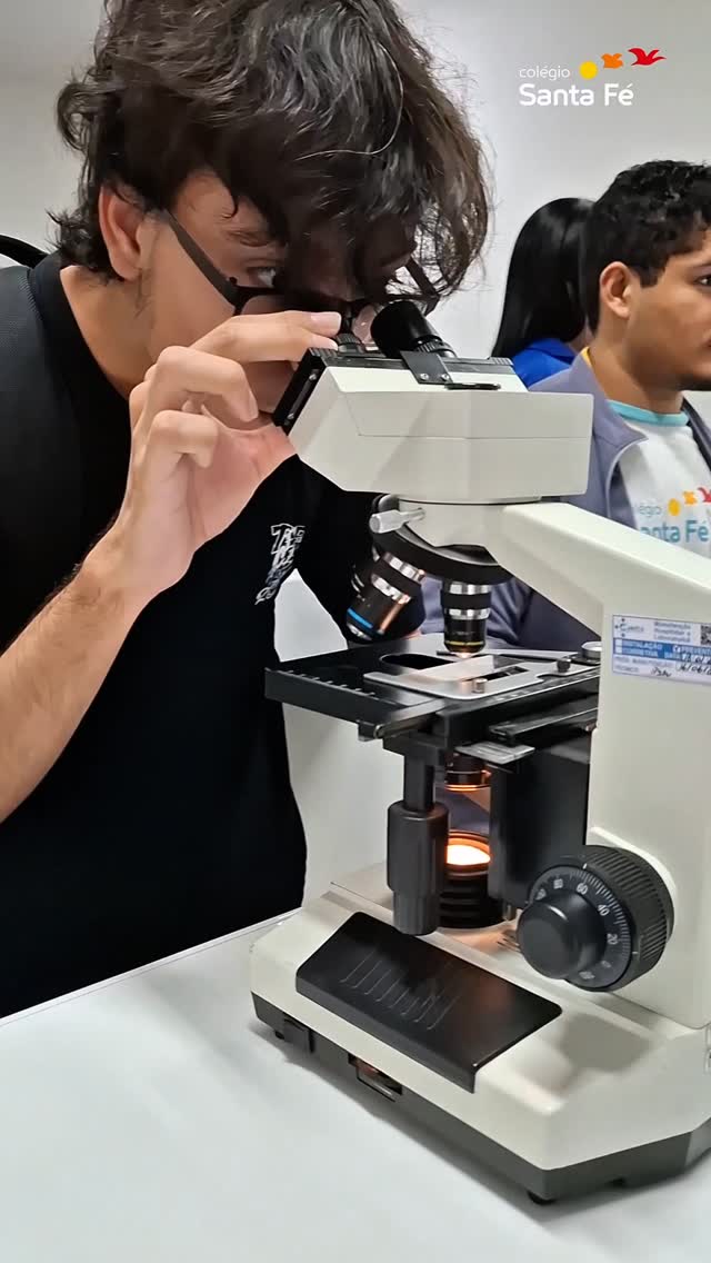 Escolher uma profissão é uma das decisões mais importantes da vida, e conhecer de perto diferentes possibilidades faz toda a diferença nesse processo. 🎓
Durante a visita ao CEST – Centro Universitário Santa Terezinha, nossos alunos da 3ª série tiveram a oportunidade de conhecer diversos cursos, vivenciar suas dinâmicas e ampliar sua visão sobre o universo acadêmico e profissional.
Experiências como essa ajudam a transformar dúvidas em possibilidades e aproximam nossos estudantes de escolhas mais conscientes para o futuro. 💙
