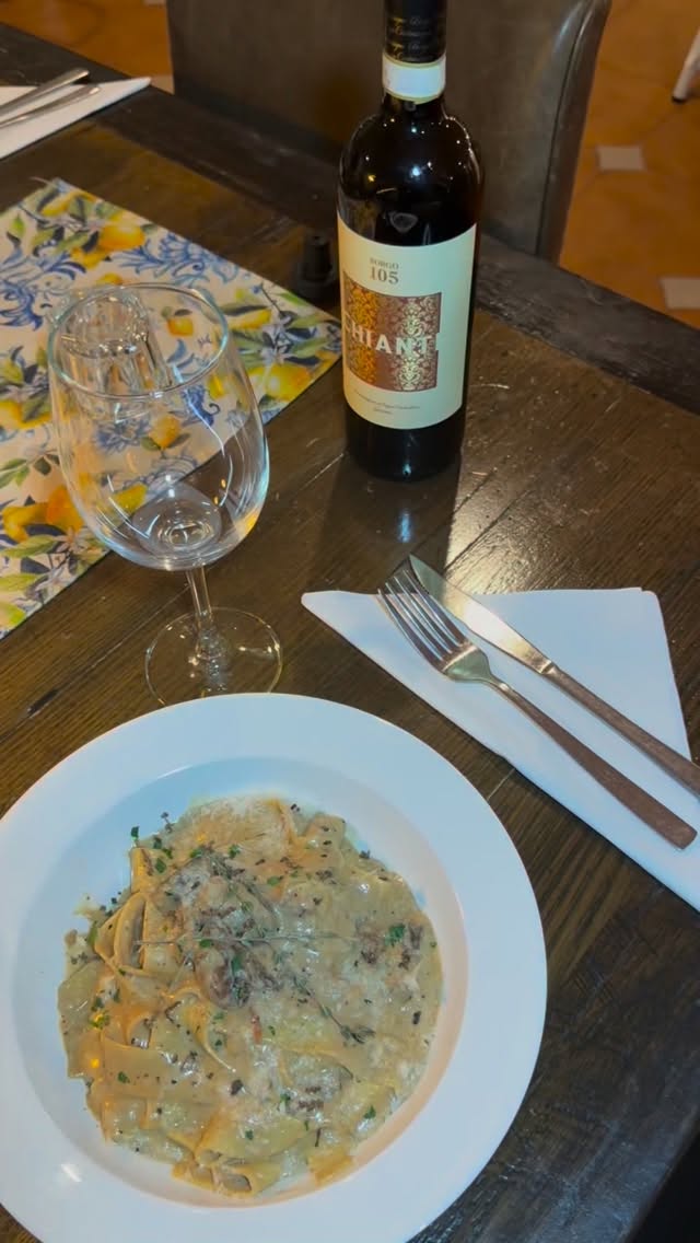 A glass of red, a bowl of creamy pasta, and a cosy seat waiting for you 🍷✨
The perfect way to unwind and warm up this season. Join us for dinner, relax, and let us do the cooking.
Book your table or simply walk in — we can’t wait to welcome you. 🤍