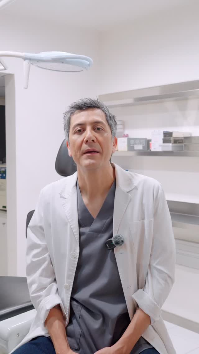 🤍 “Creo que han operado mal a mi bebé… ¿tiene solución?”
El Dr. Nicolás Sierra habla con claridad y sensibilidad sobre una realidad que viven algunas familias: cirugías previas con resultados que no eran los esperados.
La respuesta, en muchos casos, es sí:
👉 existen opciones de revisión y corrección
👉 cada caso debe valorarse de forma individual
👉 la experiencia del equipo es clave
Si tienes dudas, no estás solo/a.
Buscar una segunda opinión también es cuidar de tu hijo.
💬 ¿Conocías la posibilidad de cirugías secundarias?z
📩 Comparte este reel con quien pueda necesitar este mensaje hoy.
#FisuraLabioPalatina #SegundaOpinión #CirugíaReconstructiva #ClínicaTresserra #fisuralabial