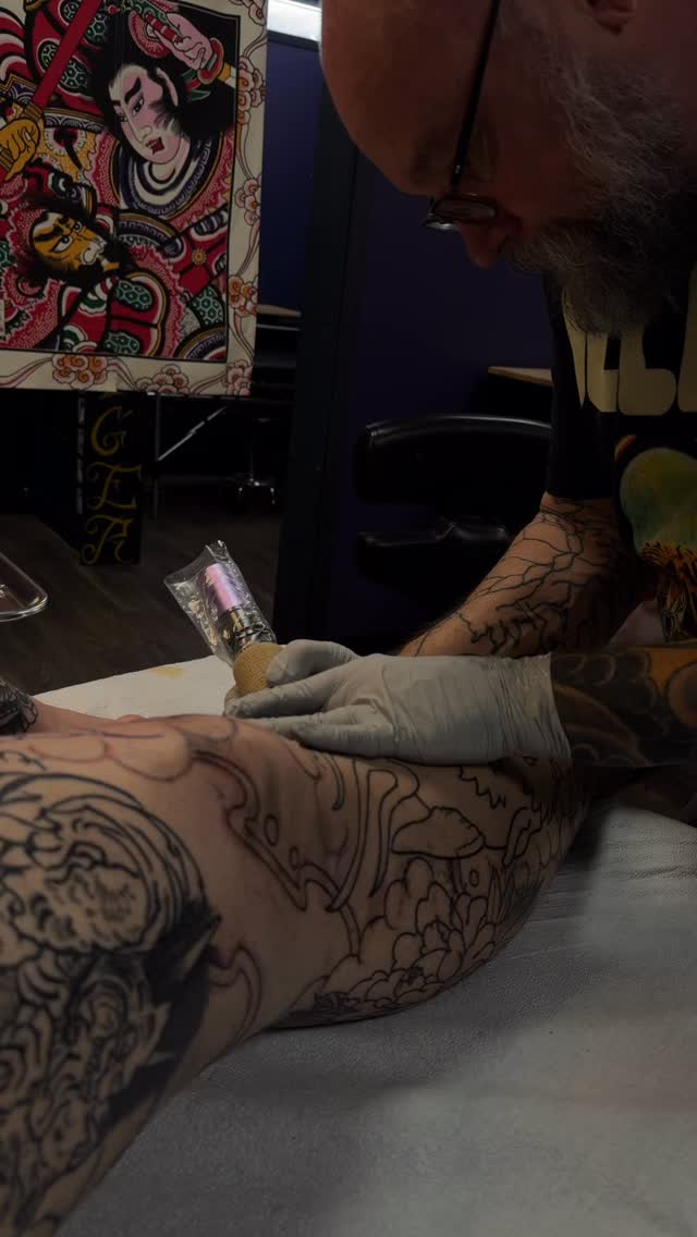 Brad @darngooddogs has been absolutely cranking lately. 🔥
So many large-scale projects are currently in progress, and we can’t wait to show you how these pieces come together over the next few weeks and months.
Got a big idea? DM Brad to book.
•
•
•
•
•
•
#atxtattoo #atxtattooartist #atx #austintattoo #austintattooshops
