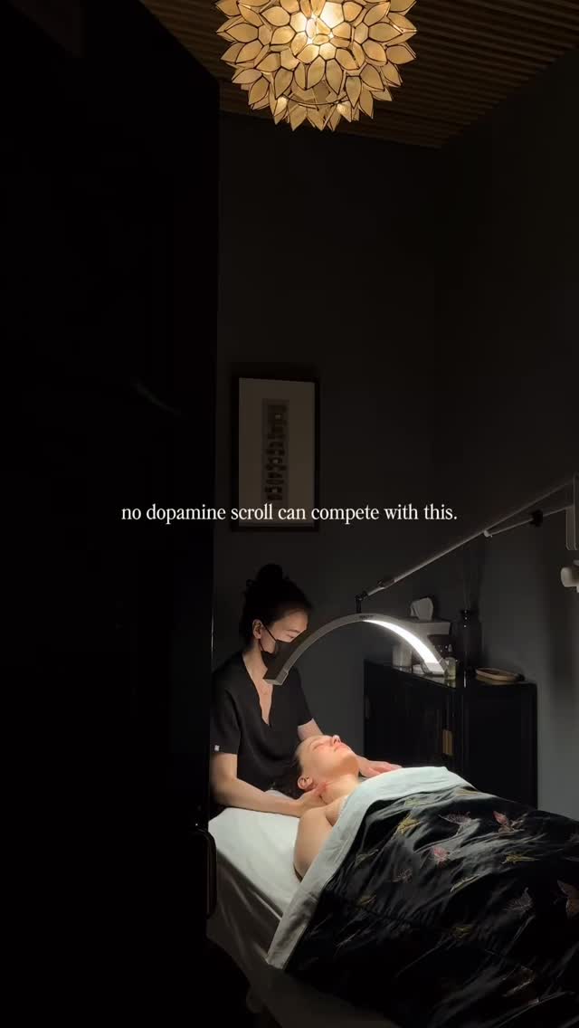 stop the scroll, start the self care 🙂↕️
give your eyes and skin a rest and book a facial today. #facial #skincare #selfcare #lingspa #nyc