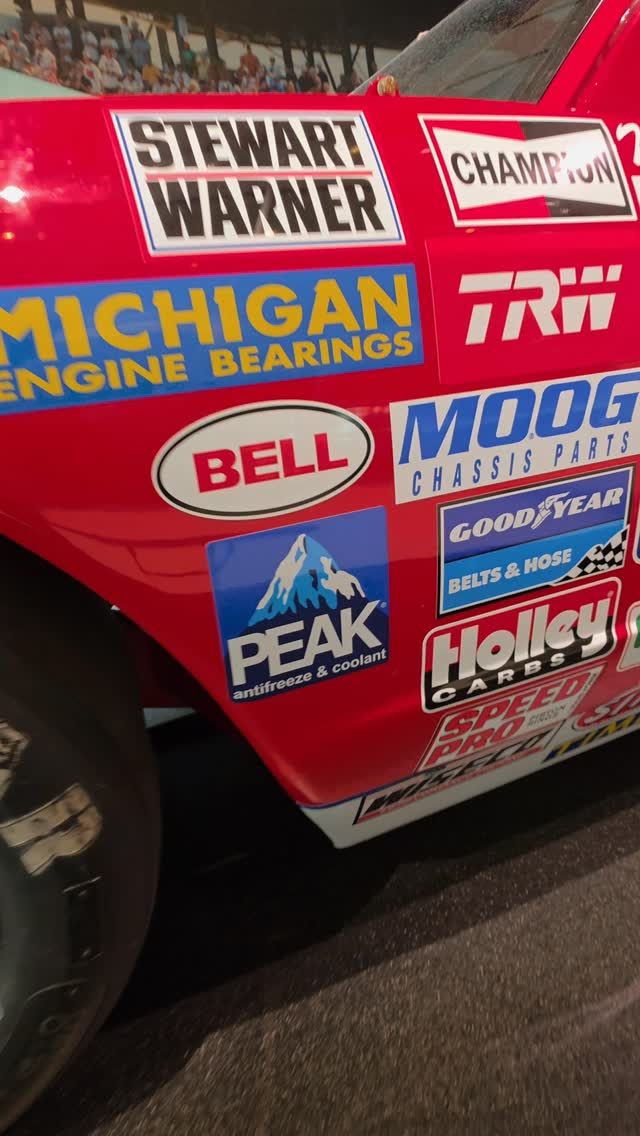 Pretty cool to see the @peakauto logo on some of the cars at the @nascarhall this weekend!
#NASCAR #halloffame #PEAKSquad #PeakAuto