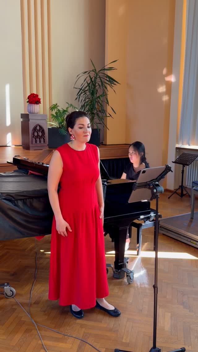 Nella fantasia 🥰
#rehearsal #singersofinstagram #operasingersofinstagram #annamoog #classicalmusic