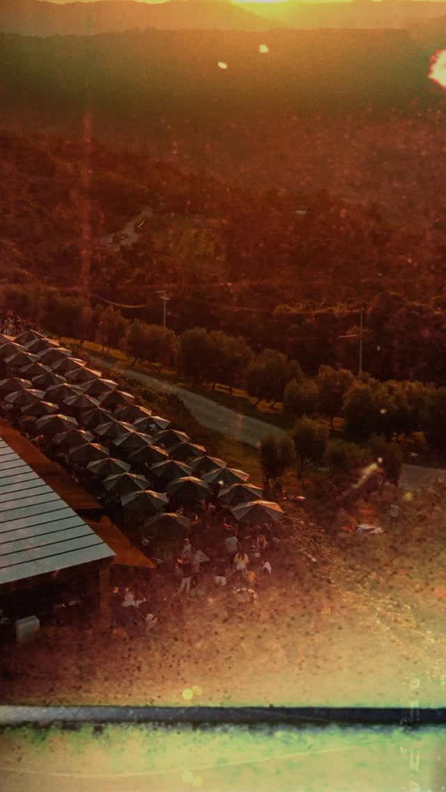 Um convite para viver de perto Colonia e toda a essência uruguaia.
Nos dias 27 e 28 de junho, o Olivas de Gramado recebe o Festim Nostra Oliva Colonia - Uruguai: uma celebração da cultura, das tradições e dos sabores que despertam memórias e criam encontros especiais.
Entre queijos marcantes, o irresistível doce de leite uruguaio e uma seleção especial de vinhos colonienses, cada detalhe foi pensado para traduzir o charme e a autenticidade de Colonia.
Garanta já o seu lugar, ingressos no link da bio
🇪🇸 Una invitación a vivir Colonia y la esencia de Uruguay de cerca.
Los días 27 y 28 de junio, Olivas de Gramado presenta el Festim Nostra Oliva Colonia - Uruguay: una celebración de cultura, tradiciones y sabores que despiertan recuerdos y crean encuentros especiales.
Entre quesos distintivos, el irresistible dulce de leche uruguayo y una selección especial de vinos de Colonia, cada detalle ha sido cuidadosamente pensado para transmitir el encanto y la autenticidad de Colonia.
Reserva tu lugar ahora, Entradas disponibles en el enlace de la biografía.