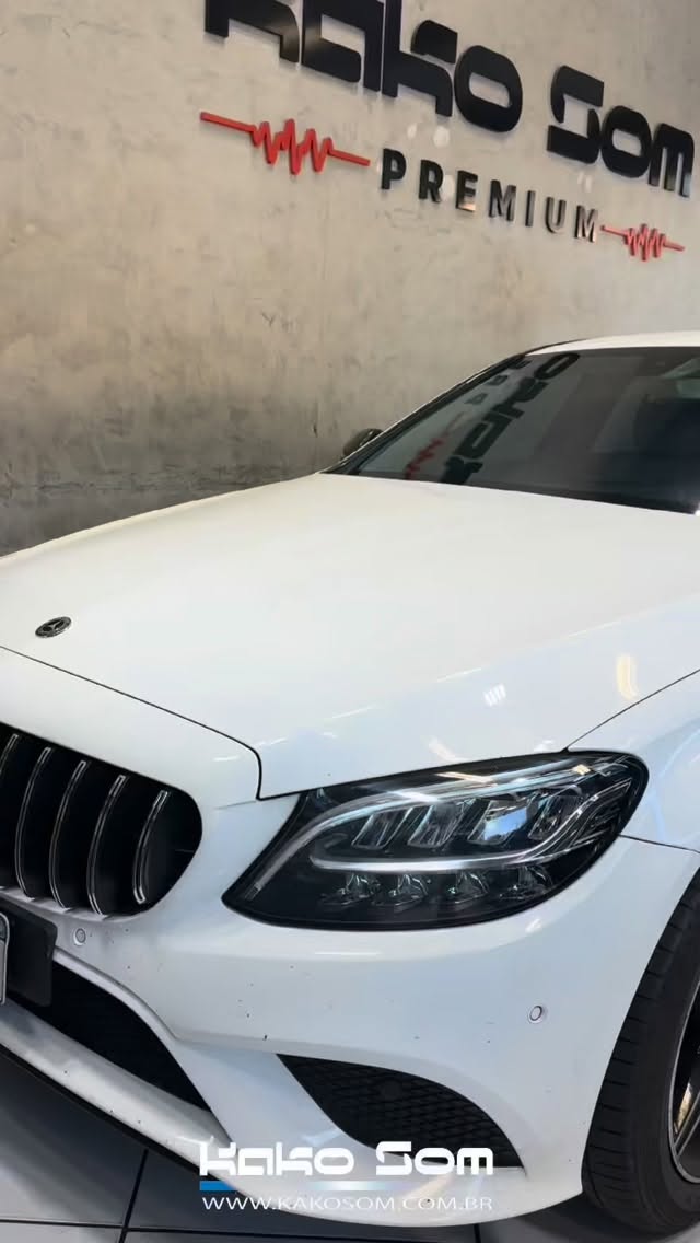 Mais proteção, conforto e tecnologia para essa Mercedes! ✨🚘
Realizamos a instalação da película antivandalismo Across PS12 20% nas laterais e traseira, proporcionando mais segurança contra impactos e tentativas de arrombamento, sem abrir mão da visibilidade e do acabamento premium.
No para-brisa, aplicamos a renomada 3M Crystalline 70%, uma película de alta tecnologia que reduz significativamente o calor interno, bloqueia os raios UV e mantém a transparência exigida para uma condução segura.
✔️ Mais segurança
✔️ Mais conforto térmico
✔️ Proteção contra raios UV
✔️ Acabamento impecável
Seu carro merece o melhor! Fale com a Kako Som e solicite seu orçamento.
📍 Piracicaba
📍Av. Água Branca, 95
📍Av. Santa Cruz, 524
