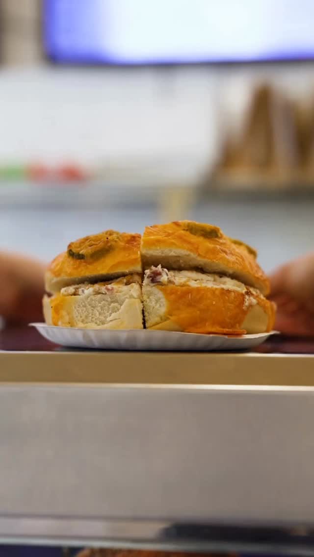 Your orderâs Ready. đ„Ż
Fresh bagels lined up and ready to be claimed â because the best part of ordering is hearing your name called from the counter. #BagelsOnPark
#bagels #njbagels #njeats #hudsoncounty