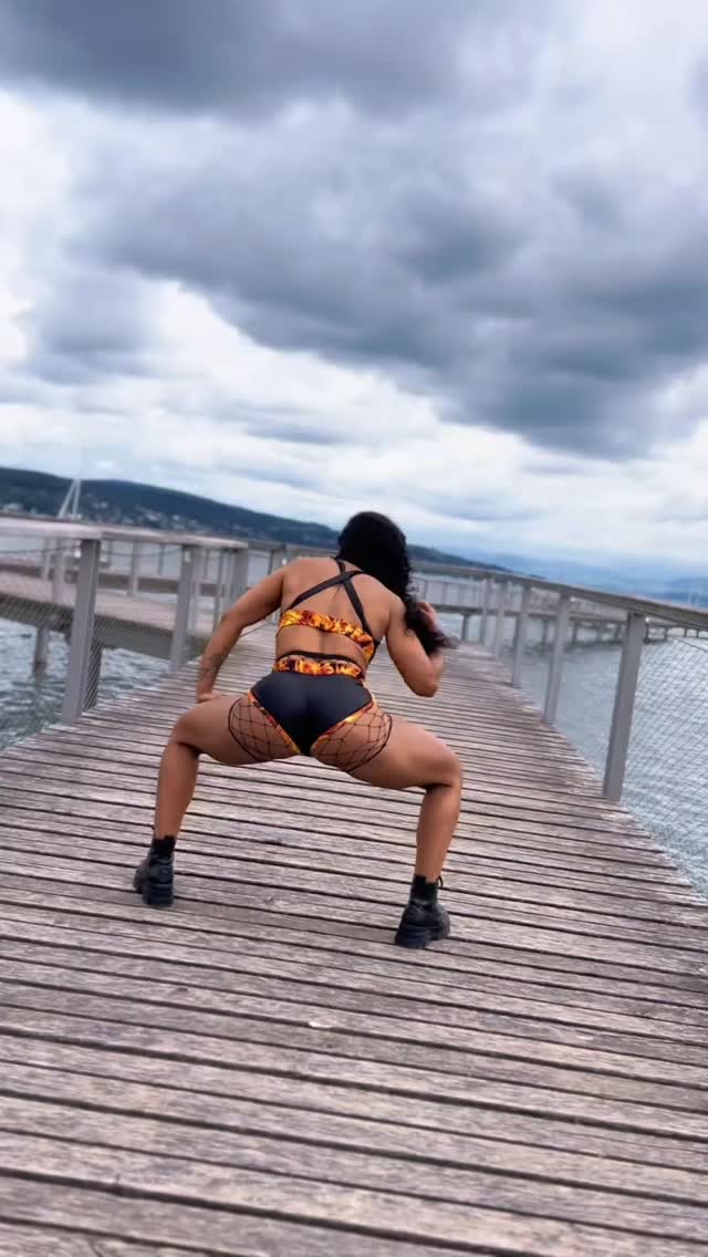 Twerkshop mit @yanil_altagracia 🍑
Du hesch scho lang mau wöue wüsse wases brucht um richtig chöne z twerke? De chum am 19.7. zu üs zum Workshop mit dr Twerk Queen @yanil_altagracia ✨️
Dr Workshop isch für alli Levels geignet, ob du bereits Erfahrig hesch oder no nid - es isch fr alli öpis derbi!
Bueche via Sportsnow 📲