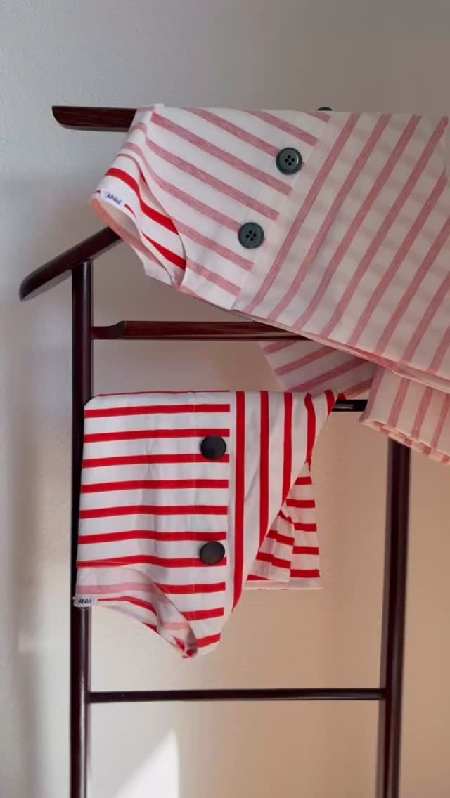 J’aime les rayures et j’aime le Nelly, car il me fait penser à ma maman 🥹 !
Du coup, c’était obligé de faire un Nelly version rayée 🤩 ! Il arrive demain à 10h00 🫶🏻 !
Alors, marin d’eau douce, tu es plutôt rayure ou uni ?
#atelierpiny #madeingeneva #rayuresaddict #rougeetblanc #rayures