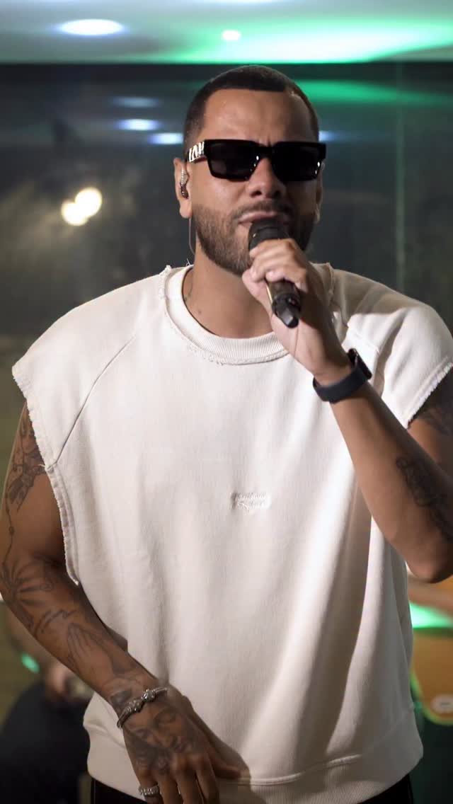 @kaelgagine cantando essa linda canção sucesso dos anos 90, Absoluta do Negritude Jr.
Disponível no YouTube o video completo desse nosso primeiro volume, ta lindão corre lá! 🧡
#absoluta #baby95 #kaelgagine #filantropiamusical