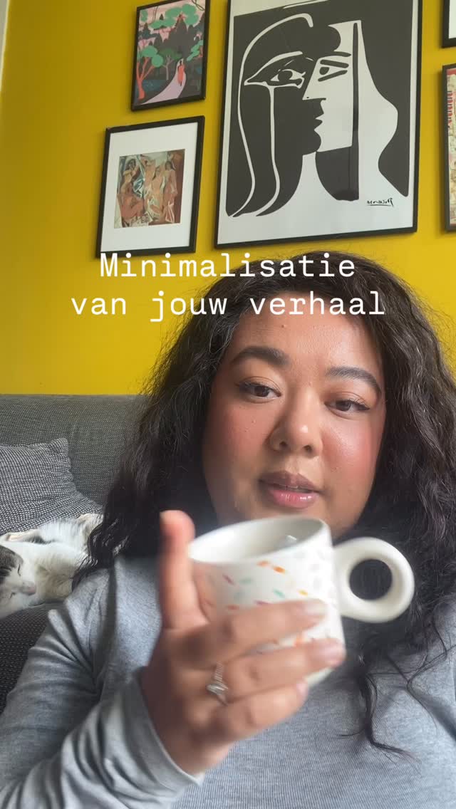 De waarheid over heling waar niemand het over heeft is…dat het niet alleen gaat over wat er gebeurd is.
Maar vaak juist over wat er níet was.
Geen emotionele veiligheid.
Geen ruimte om jezelf te zijn.
Geen echt afgestemd worden op jouw behoeften.
En dat is precies wat veel mensen missen in hun verhaal.
Want als je het ‘niet erg genoeg’ vindt,
minimaliseer je het.
*Het viel wel mee.*
*Anderen hadden het erger.*
*Ik moet gewoon doorgaan.*
Maar je ziet het terug in je leven:
je past je automatisch aan
je voelt je verantwoordelijk voor anderen
je scant constant de sfeer
je weet beter wat anderen nodig hebben dan wat jij voelt
En dan lijkt het alsof dat gewoon ‘wie je bent’ is.
Maar vaak is het een gevolg van een omgeving
waar jij niet echt kon landen in jezelf.
De verschuiving in heling begint hier:
niet langer wegwuiven wat er ontbrak…
maar erkennen wat je hebt gemist.
Want daaronder ligt vaak iets heel stills:
*ik verdien meer dan overleven.*
Herken je dit?
Ik werk met deze patronen via familieopstellingen en systemisch werk.
Stuur me een DM
of kijk op mijn website voor 1-op-1 sessies en trajecten.