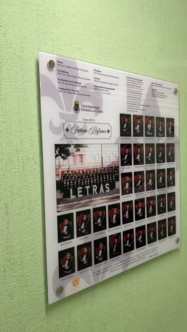 Placa para formatura de vidro, tamanho 80x80cm.
Mais informações no WhatsApp. 85 98624-9172