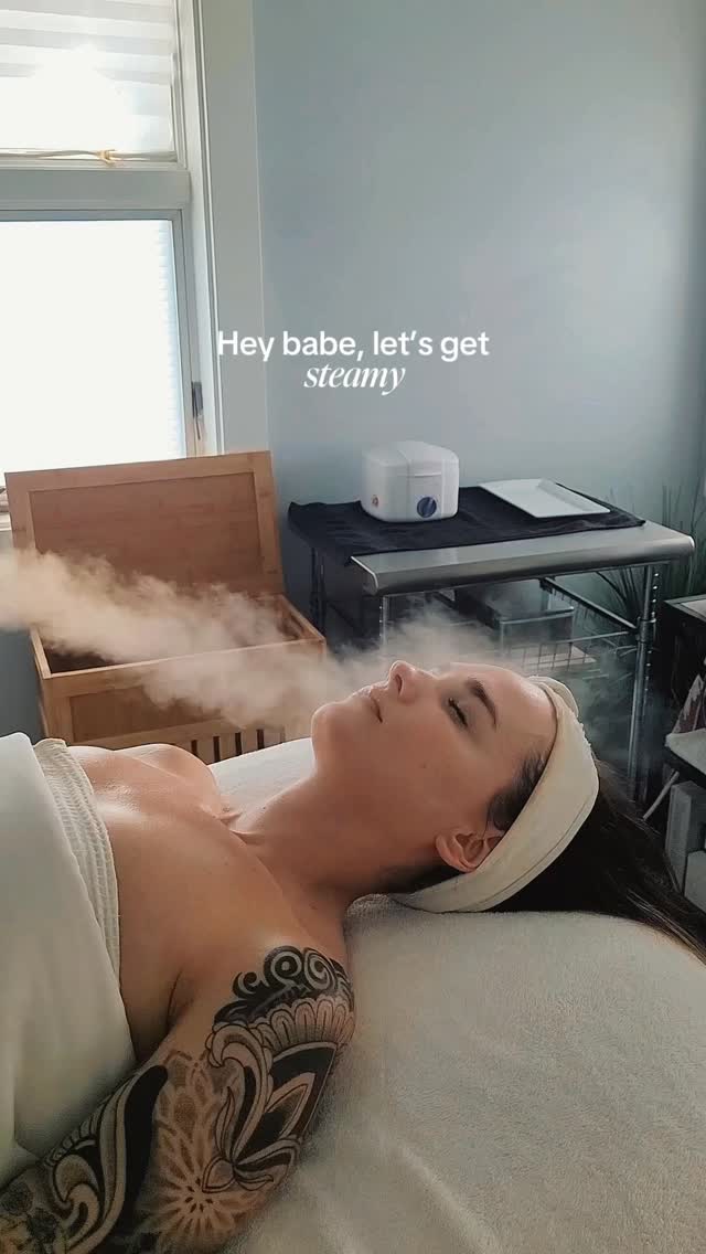 Do you prefer facials with steam? 🌬️
#organicfacial
#steamfacial
#skincare