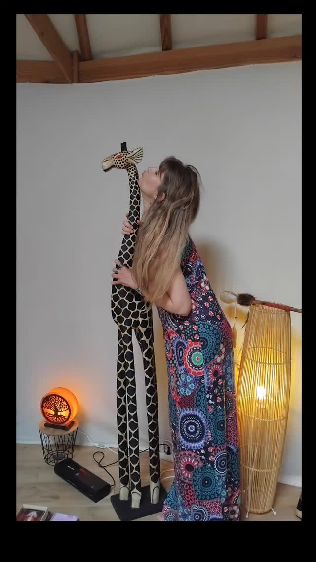 Merciiiiii pour ce superbe cadeau @esmeraldapardoen_le_petit_bois @les.vertus.du.petit.bois
Love ❤️
Sandrine
#amitié #gratitude #instantpresent #girafe #merci