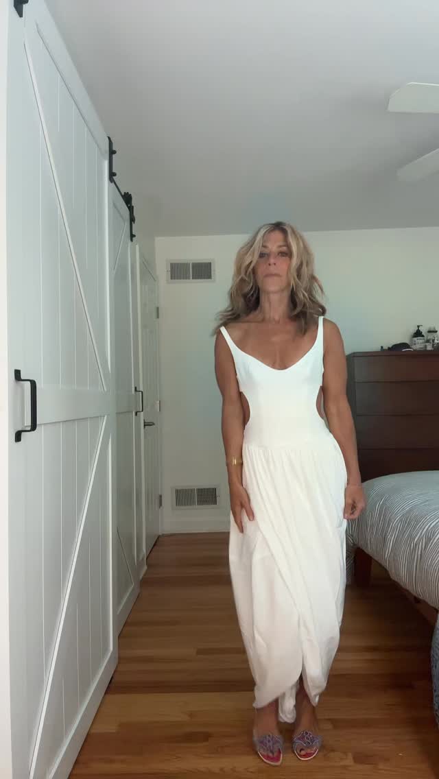 This dress fits so damn well. #amandauprichard #whitedress